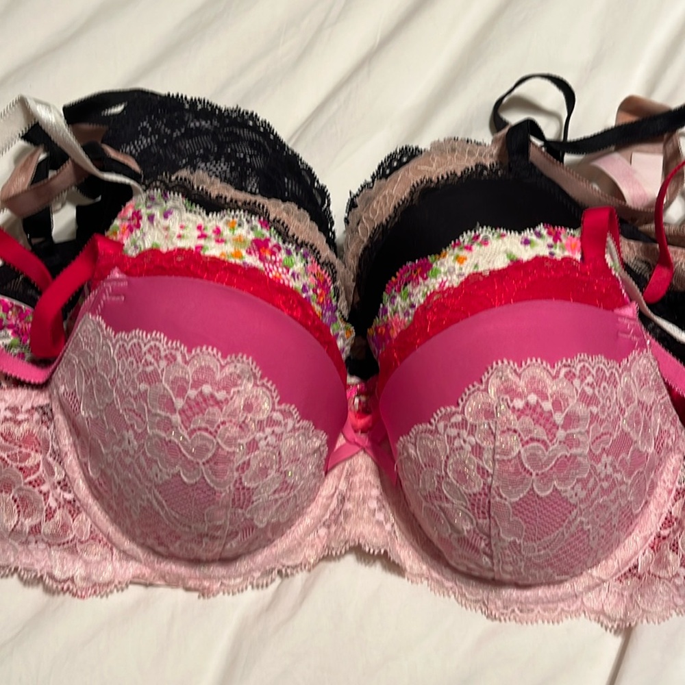Bundle of 6 Victoria’s Secret bras. 34C